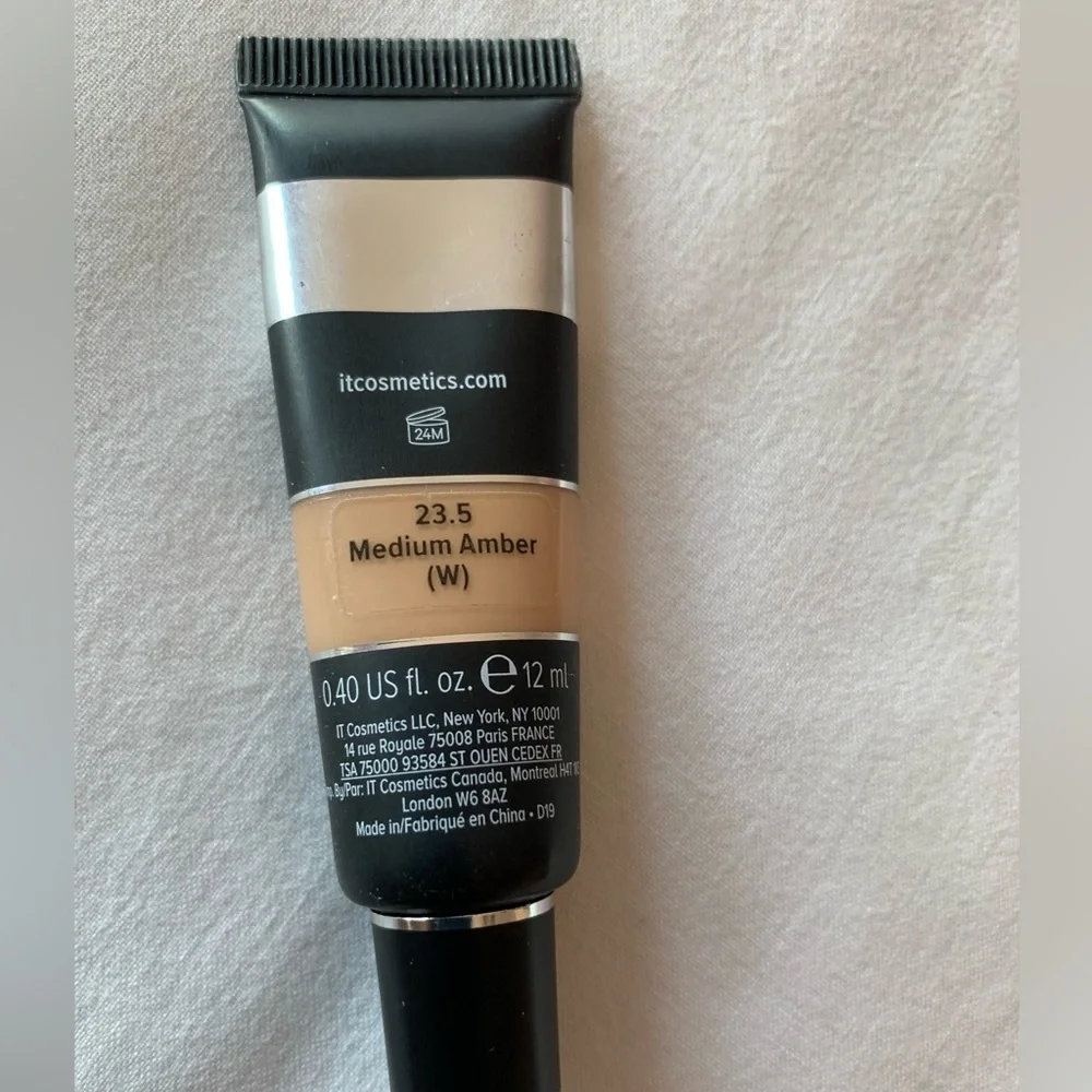 Concealer dark eye circles gone! Can be used for the full face for a fresh look